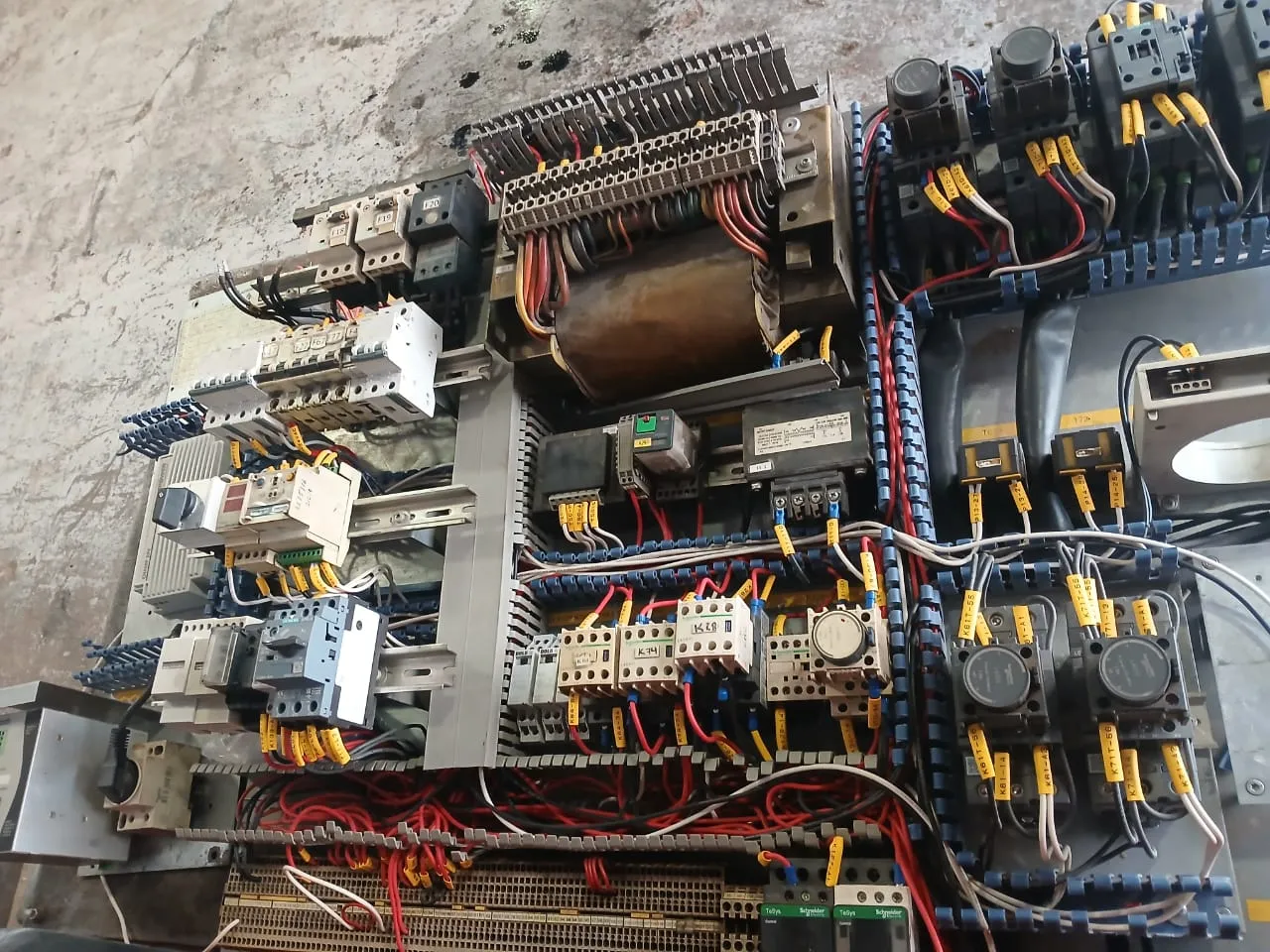 Tablero eléctrico después de la rehabilitación